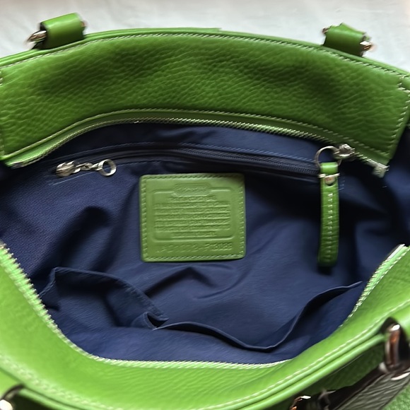 Green Leather COACH Zippered Tote - New Condition - Picture 8 of 9
